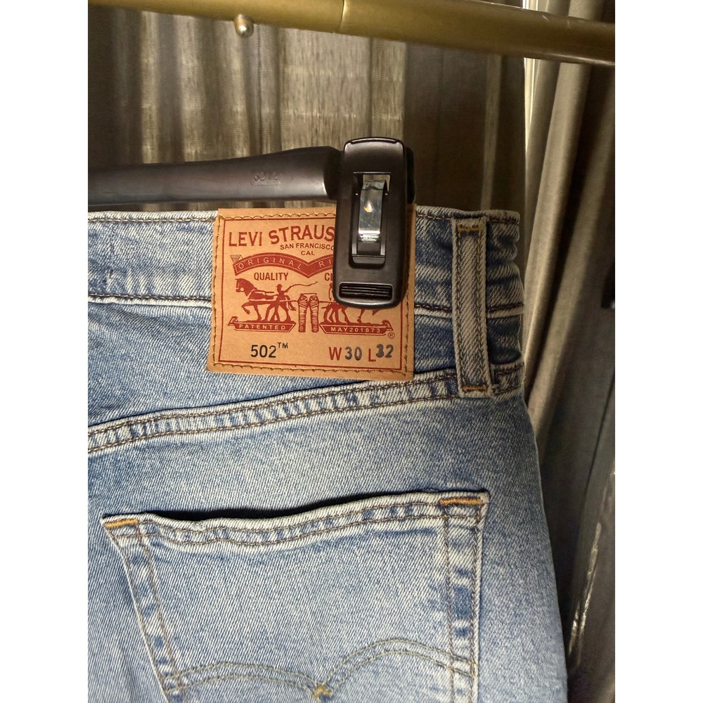Levis 502 Regular Fit Taper‎ Jeans Mens 30x32 Light Wash Blue Denim Pants - Picture 3 of 5